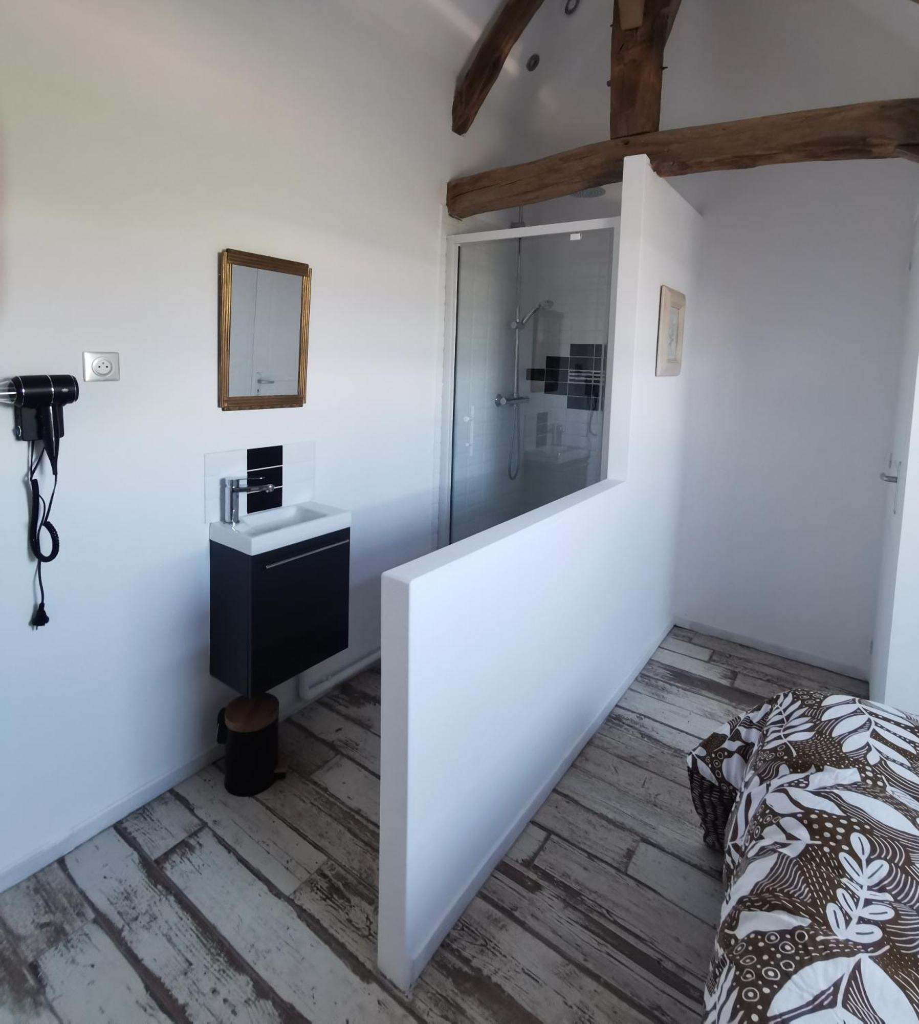 Le P'Tit Coin Dans Les Vignes Bed & Breakfast Restigne Exterior photo