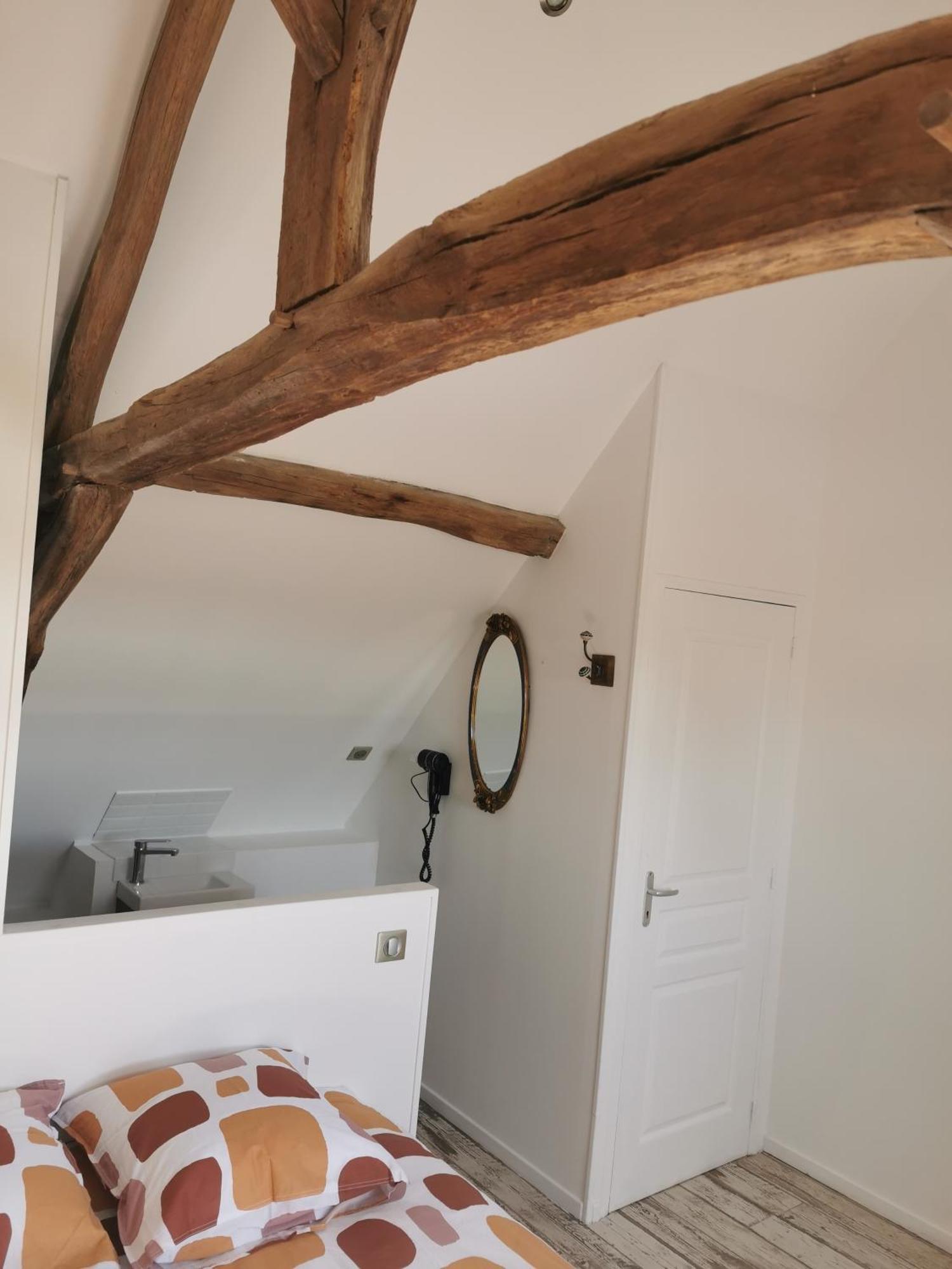 Le P'Tit Coin Dans Les Vignes Bed & Breakfast Restigne Exterior photo